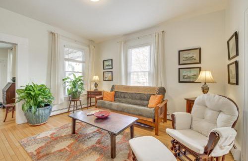 Gardiner Apartment | Tasteful Gardiner Triplex Near Downtown Augusta!