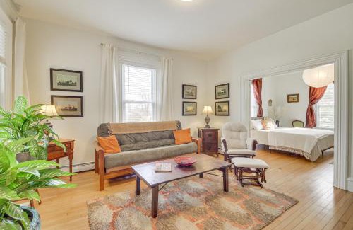 Gardiner Apartment | Tasteful Gardiner Triplex Near Downtown Augusta!