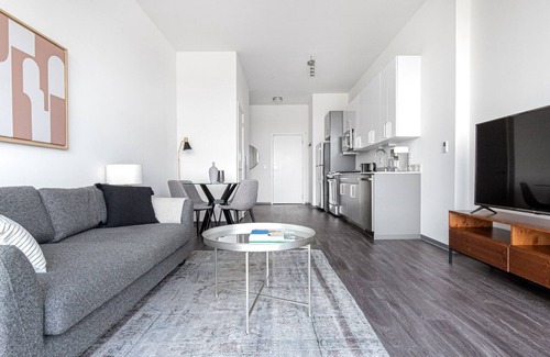 Logan Square Apartment | Tasteful Logan Square 2BR w/Gym, Roof Deck, 1 block to L, by Blueground