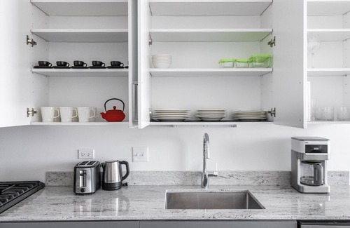 Logan Square Apartment | Tasteful Logan Square 2BR w/Gym, Roof Deck, 1 block to L, by Blueground