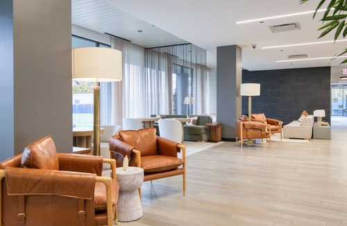 Illinois Medical District Apartment | Tasteful Medical District 1BR w/ Gym + W/D, 1 block to L, by Blueground