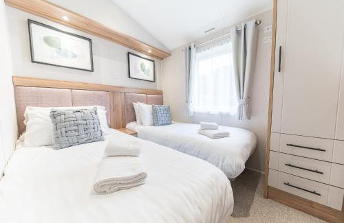 South Lakeland Leisure Village Ski Chalet | Tastefully decorated lodge on popular holiday park, easy access to Lakes and Dales and free parking