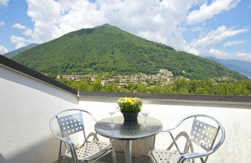 Cannobio Apartment | Tastefully furnished apartment in a small residence in a sunny location