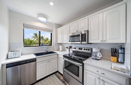 Bella Vista Condo | Tastefully modern, yet comfortably coastal.