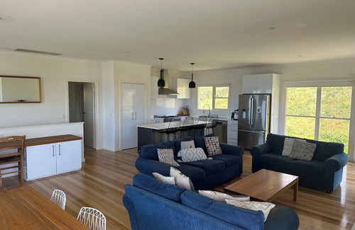 Skenes Creek House | Tatimja- Beach view holiday house