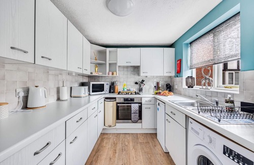 Bletchley House | Tattenhoe House Great Location Free Parking Smart TV Garden