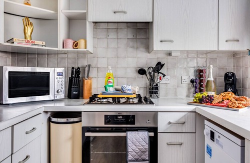 Bletchley House | Tattenhoe House Great Location Free Parking Smart TV Garden