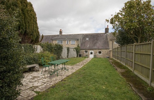 Corfe Castle Village Cottage | TAVERN WAY, pet friendly, with a garden in Corfe Castle