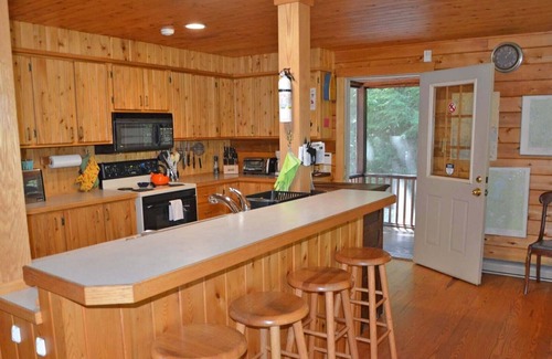Sullivan Cabin | Taylor Camp on Tunk Lake nLakeside Log Cabinn4 Bedrooms - Sleeps 10