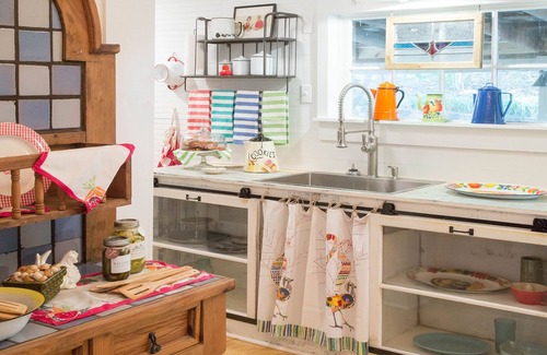 Taylor House | Taylor Inn - Private Rental of this Quaint Five Bedroom Country Inn