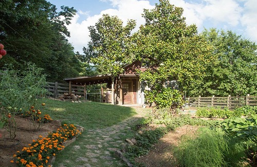 Taylor House | Taylor Inn - Private Rental of this Quaint Five Bedroom Country Inn