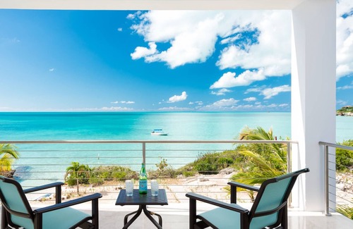 Ocean Point House | TC Villas -Miami Vice Two - Luxe Waterfront with Kayaks & Views