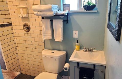 Johnson City House | TCR @ 290 Wine Trail #11 - New 40' unit sleeps 4!