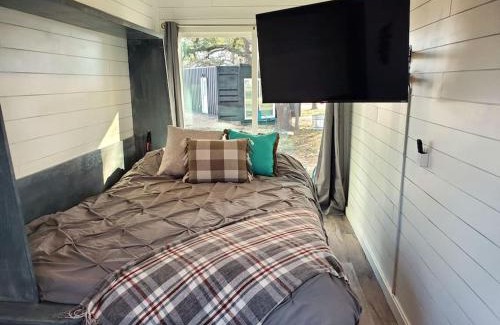 Johnson City House | TCR @ 290 Wine Trail #11 - New 40' unit sleeps 4!