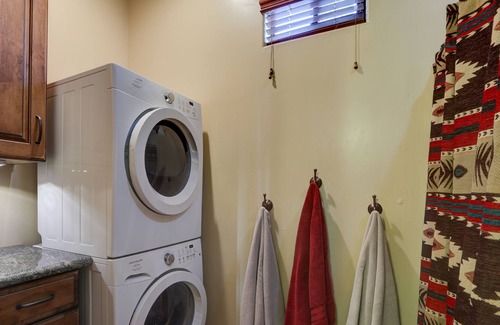 Maricopa House | TCR Casita- Private Desert Oasis with Tropical Backyard on 3.5 Acre