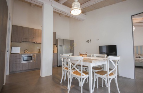 Triggianello House | TD Il Vecchio Fienile Outdoor Kitchen w/Pool View