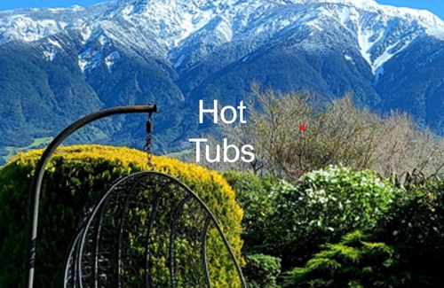 Kaikoura House | Te Mahuru Retreat Kaikoura. 2 Hot Tubs, Outstanding Views, Space to Play & Relax