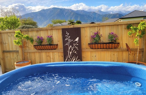 Kaikoura House | Te Mahuru Retreat Kaikoura. 2 Hot Tubs, Outstanding Views, Space to Play & Relax