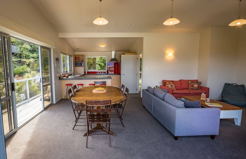Tata Beach House | Te Wharepuni - Tata Beach Holiday Home