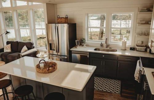 Tracy City House | Teacher's Lounge - Lakeside At Waters Edge