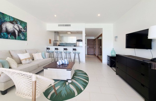 Beacon Hill Condo | ☀️⛱️🌴 Teal Bay by IRE Vacations - Gorgeous Studio close to the Beach