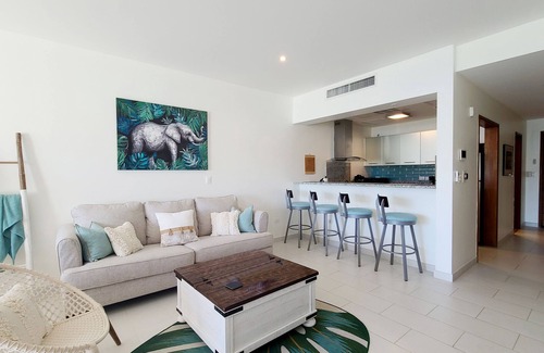 Beacon Hill Condo | ☀️⛱️🌴 Teal Bay by IRE Vacations - Gorgeous Studio close to the Beach