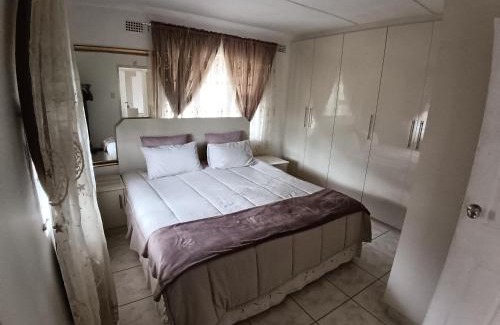 Queensburgh House | Teal Terrace B&B