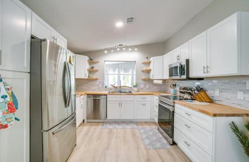 Grove City House | Tee Off and Soak Up Sun! Airy Englewood Gem with Yard