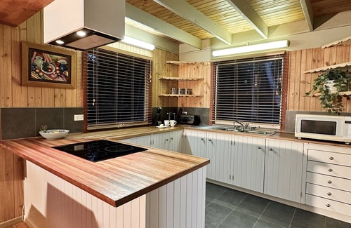 Sawmill Settlement House | TELEBU - located at the base of Mount Buller