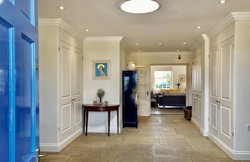 Compton Cottage | Telegraph House by inspirestays.com - a house that sleeps 10 guests in 4 bedrooms