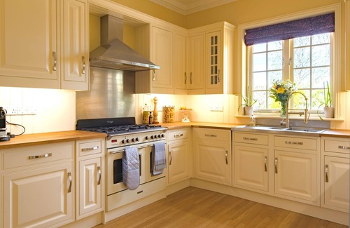 Compton Cottage | Telegraph House by inspirestays.com - a house that sleeps 10 guests in 4 bedrooms