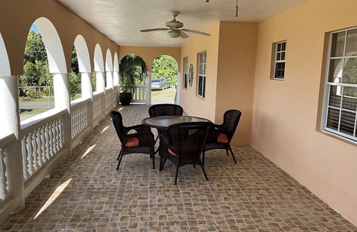 Estate William House | Ten minute walk to the beach and with beautiful sunsets