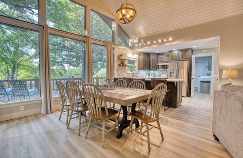 Cookson House | Tenkiller Lake Private Pickleball CourtnSleeps 20nShuffleboard Pool Tablen13Beds