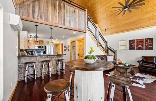 Sevierville Apartment | Tennessee Whiskey Cabin