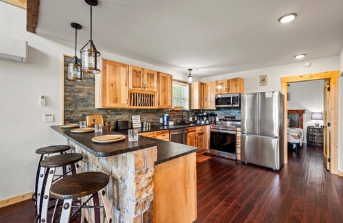 Sevierville Apartment | Tennessee Whiskey Cabin