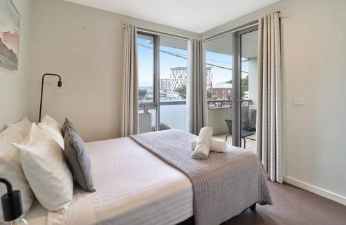 Geelong Apartment | Terminus Apartment I Steps from Geelongs Buzz