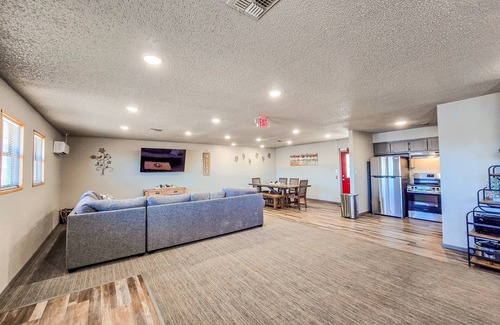 Checotah House | Terra Starr Hideaway | Overlooks Fishing Pond