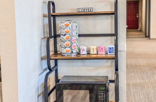 Checotah House | Terra Starr Hideaway | Overlooks Fishing Pond