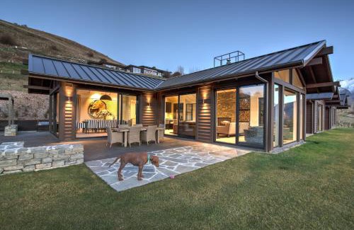 Lake Hayes Villa | Terrace Lodge by Sotheby's Luxury Rental Homes