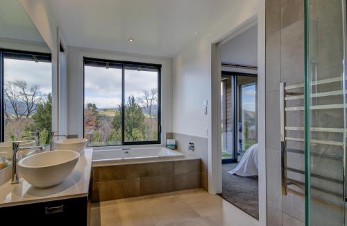 Lake Hayes Villa | Terrace Lodge by Sotheby's Luxury Rental Homes