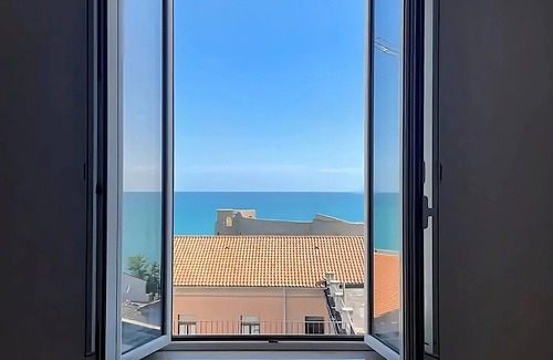 Ortona Apartment | Terrace overlooking the sea and 5 minutes from the "Costa dei Trabocchi" bike path