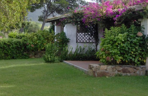 San Teodoro House | terraced house with direct access to the beach