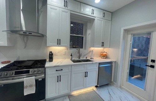 Truxton Circle House | Terrific and Cozy Row home 1 mile from the Capitol