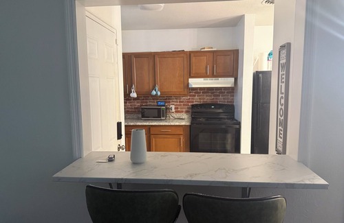 Murray Hill House | Terrific duplex with 5 minutes away from Riverside, close to all.