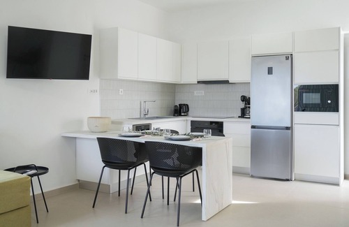 Tersanas House | Tersanas Mare Green - Pool Home w. Large Outdoors