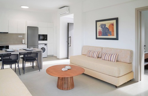 Tersanas House | Tersanas Mare Yellow - Home w. Pool & Large Outdoors