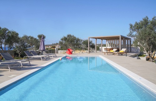 Tersanas House | Tersanas Mare Yellow - Home w. Pool & Large Outdoors