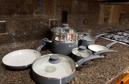 West Sacramento House | Tesla EV Charger Solar heated Pool & Hot Tub Near UC Davis, Med Center, Airport