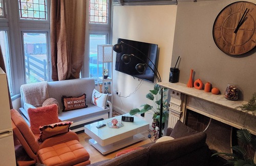 Wolverhampton Apartment | Tettenhall Road Retreat - Modern Apartment