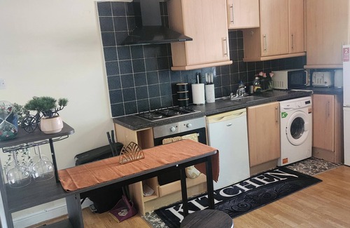 Wolverhampton Apartment | Tettenhall Road Retreat - Modern Apartment